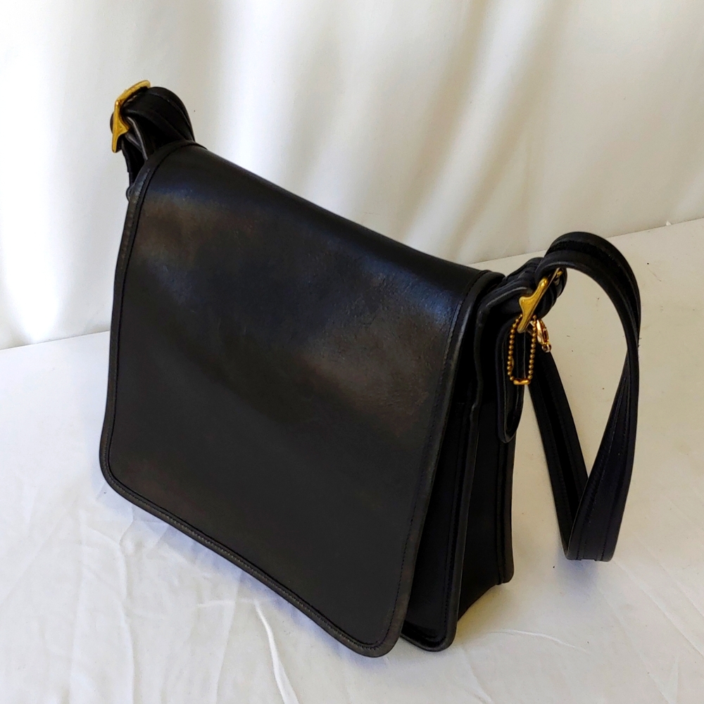 Black Leather Vintage Coach Shoulder Handbag